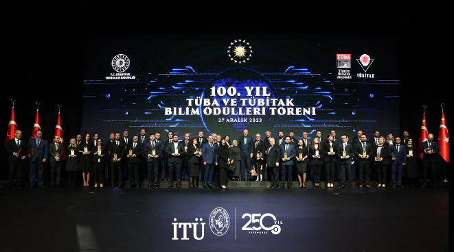 Öğretim Üyelerimiz 100. Yıl TÜBİTAK ve TÜBA Bilim Ödülleri Töreni’nde Görseli