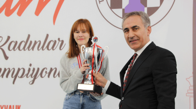Öğrencimize Satranç Şampiyonasında Üçüncülük Ödülü Görseli