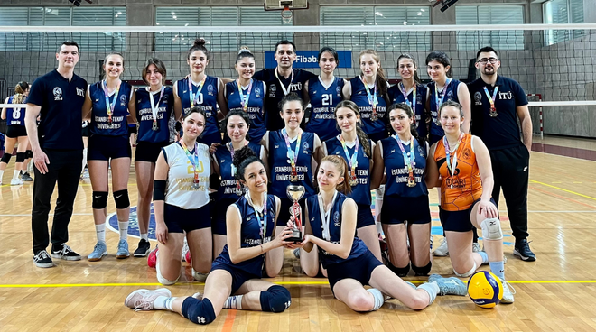 İTÜ Kadın Voleybol Takımımıza Gümüş Madalya Görseli